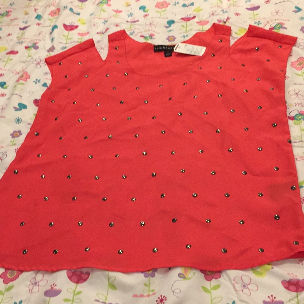 NWT Rock & Republic cold shoulder top, size s